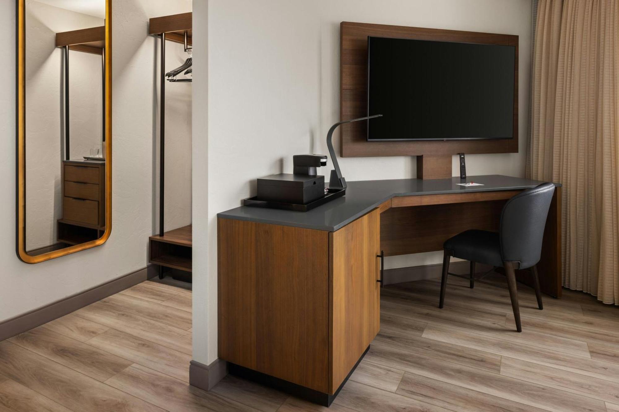 Oshkosh Marriott Waterfront Hotel & Convention Center Esterno foto