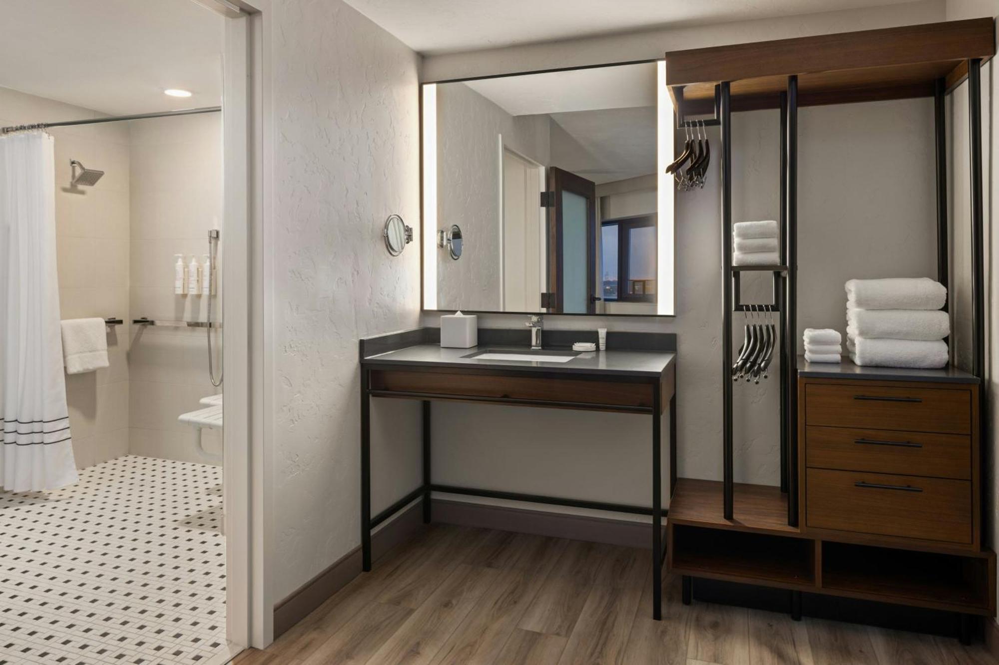 Oshkosh Marriott Waterfront Hotel & Convention Center Esterno foto